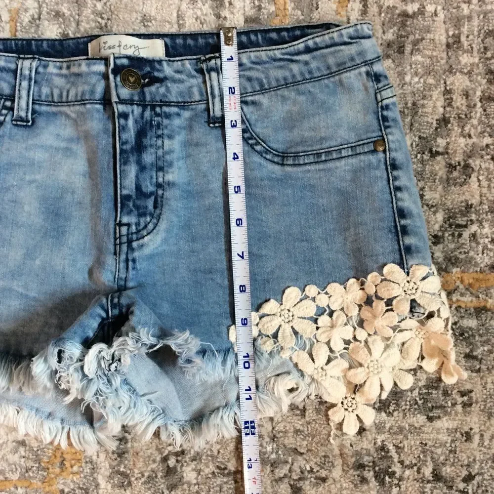 3 for $25 SUPER CUTE DENIM SHORTS WITH FLOWER DETAIL! SZ L
